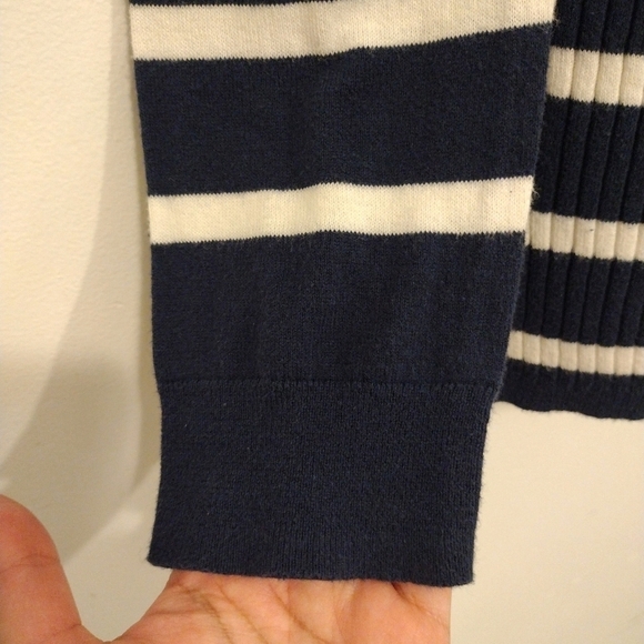 Gap - Striped Sweater - Picture 4 of 11